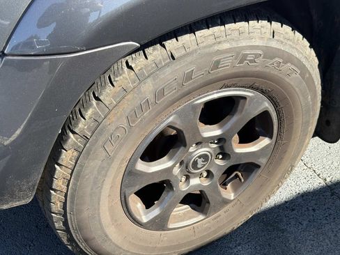 Used 2009 Toyota 4Runner SR5 RWD image 8