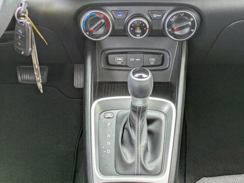 Used 2024 Hyundai Venue SE FWD image 16