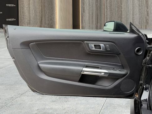 Used 2019 Ford Mustang Coupe image 18