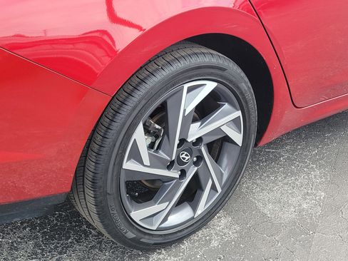 Used 2025 Hyundai Elantra SEL image 7