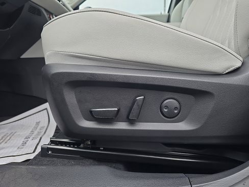 New 2026 Mitsubishi Outlander SEL image 13