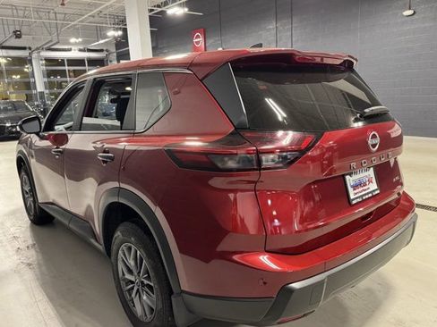 Used 2025 Nissan Rogue S AWD/4WD image 17