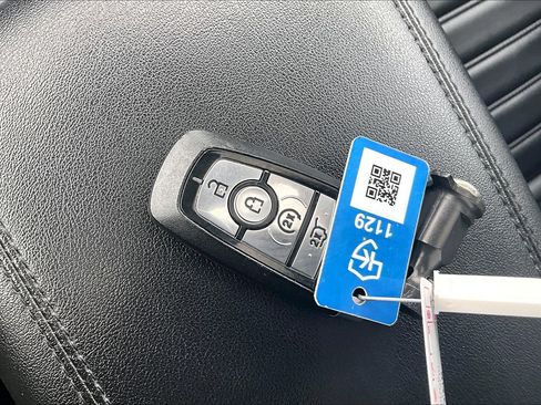 Used 2024 Ford Edge SEL w/ Convenience Package image 12