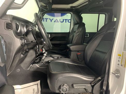 Used 2018 Jeep Wrangler Unlimited Sahara image 16