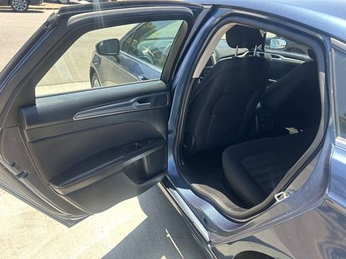 Used 2019 Ford Fusion SE FWD image 14