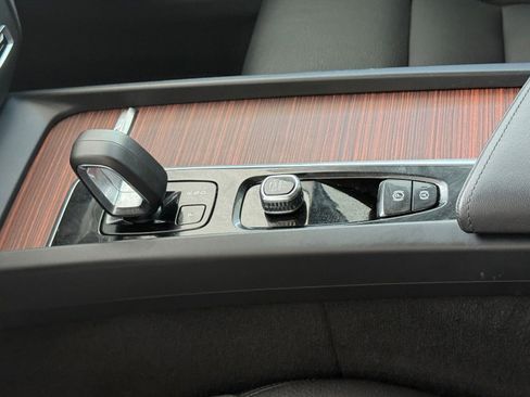 Used 2025 Volvo V60 B5 Cross Country Plus image 41