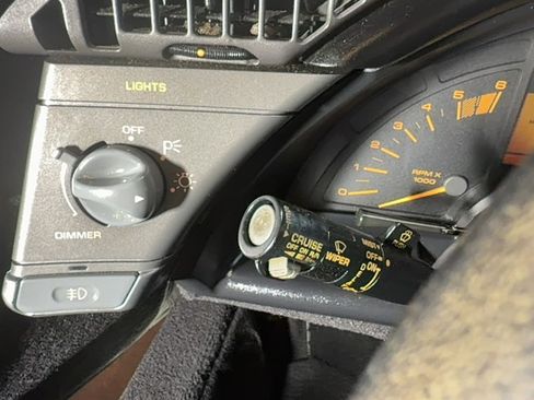 Used 1990 Chevrolet Corvette Coupe RWD image 16