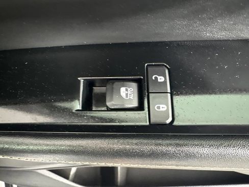 Used 2023 Jeep Wagoneer L Series II RWD image 37