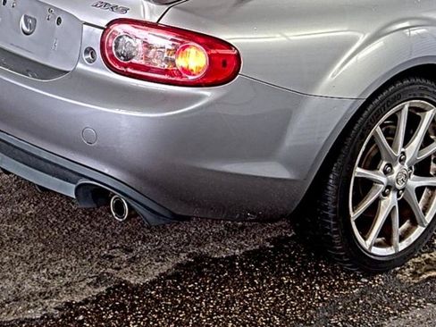 Used 2011 MAZDA MX-5 Miata Grand Touring w/ Premium Pkg RWD image 16