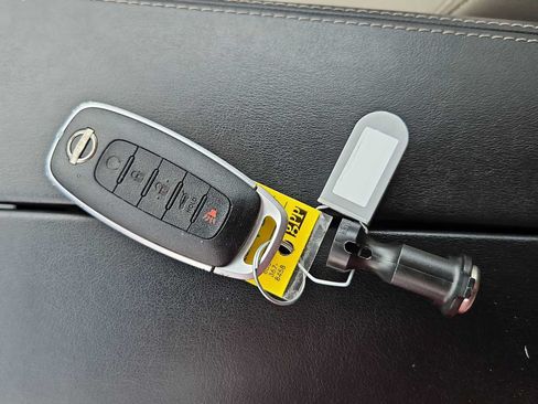 Used 2025 Nissan Rogue SV FWD image 24