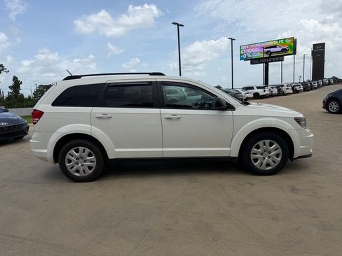 Used 2018 Dodge Journey SE w/ Popular Equipment Group FWD image 4
