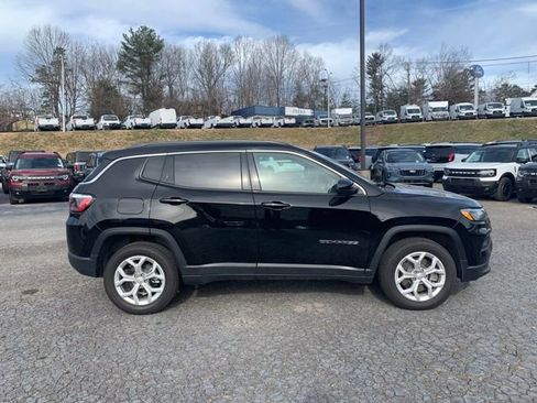 Used 2024 Jeep Compass Latitude image 5
