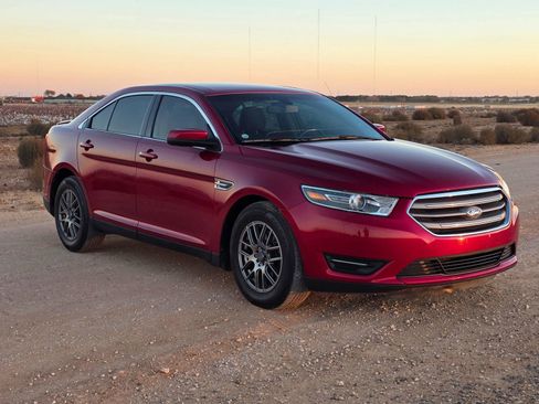 Used 2016 Ford Taurus SEL w/ Equipment Group 201A image 8
