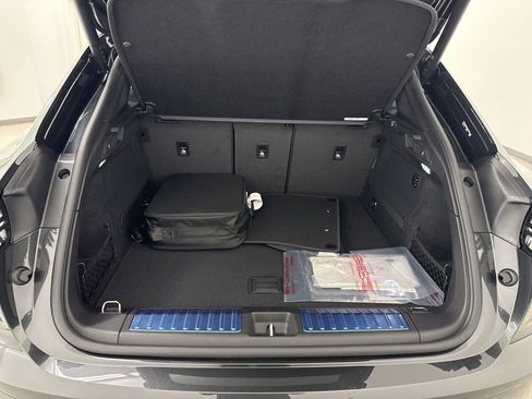 Certified 2025 Porsche Macan Electric image 35