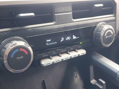 Certified 2025 Toyota 4Runner SR5 AWD/4WD image 28