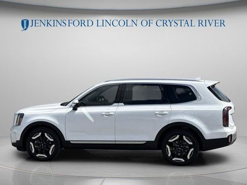 Used 2024 Kia Telluride EX w/ EX Captain's Chair Package FWD image 9