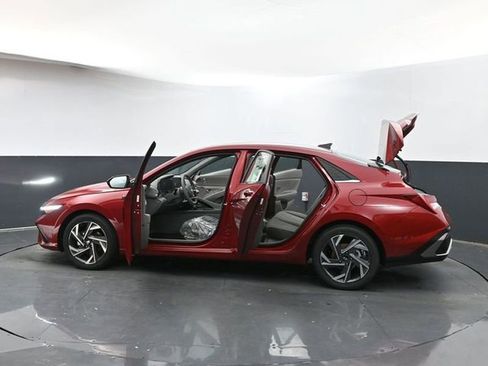 Used 2025 Hyundai Elantra SEL image 42