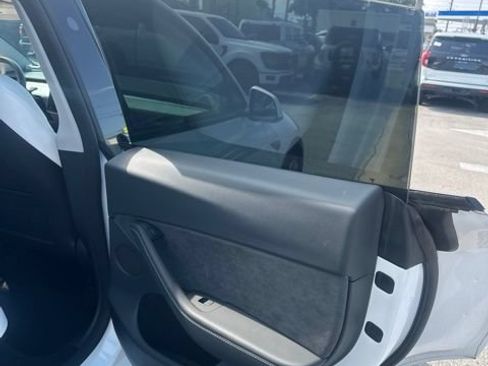 Used 2024 Tesla Model Y Performance AWD/4WD image 10