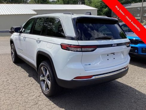 Used 2023 Jeep Grand Cherokee 4WD 4xe image 2