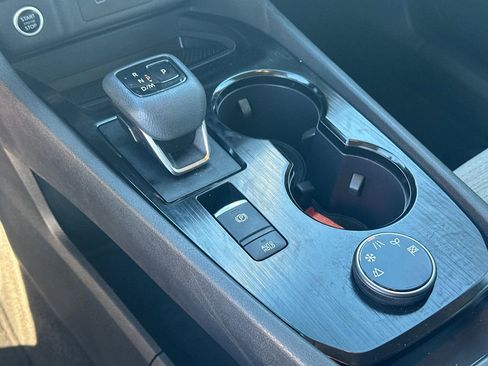 Used 2022 Nissan Rogue SV image 30