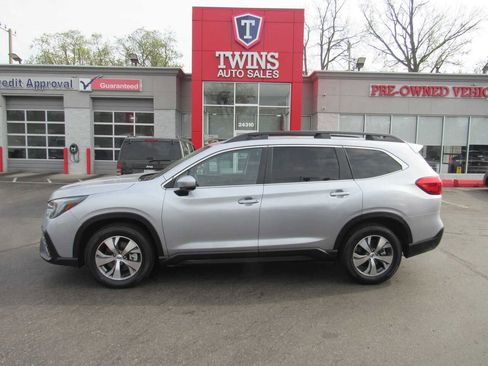 Used 2024 Subaru Ascent Premium w/ Convenience Package image 1