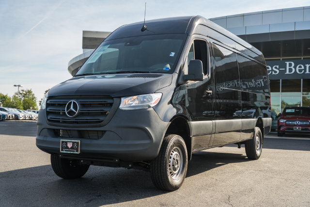 Used 2023 Mercedes-Benz Sprinter 2500 w/ Acoustic Package image 3