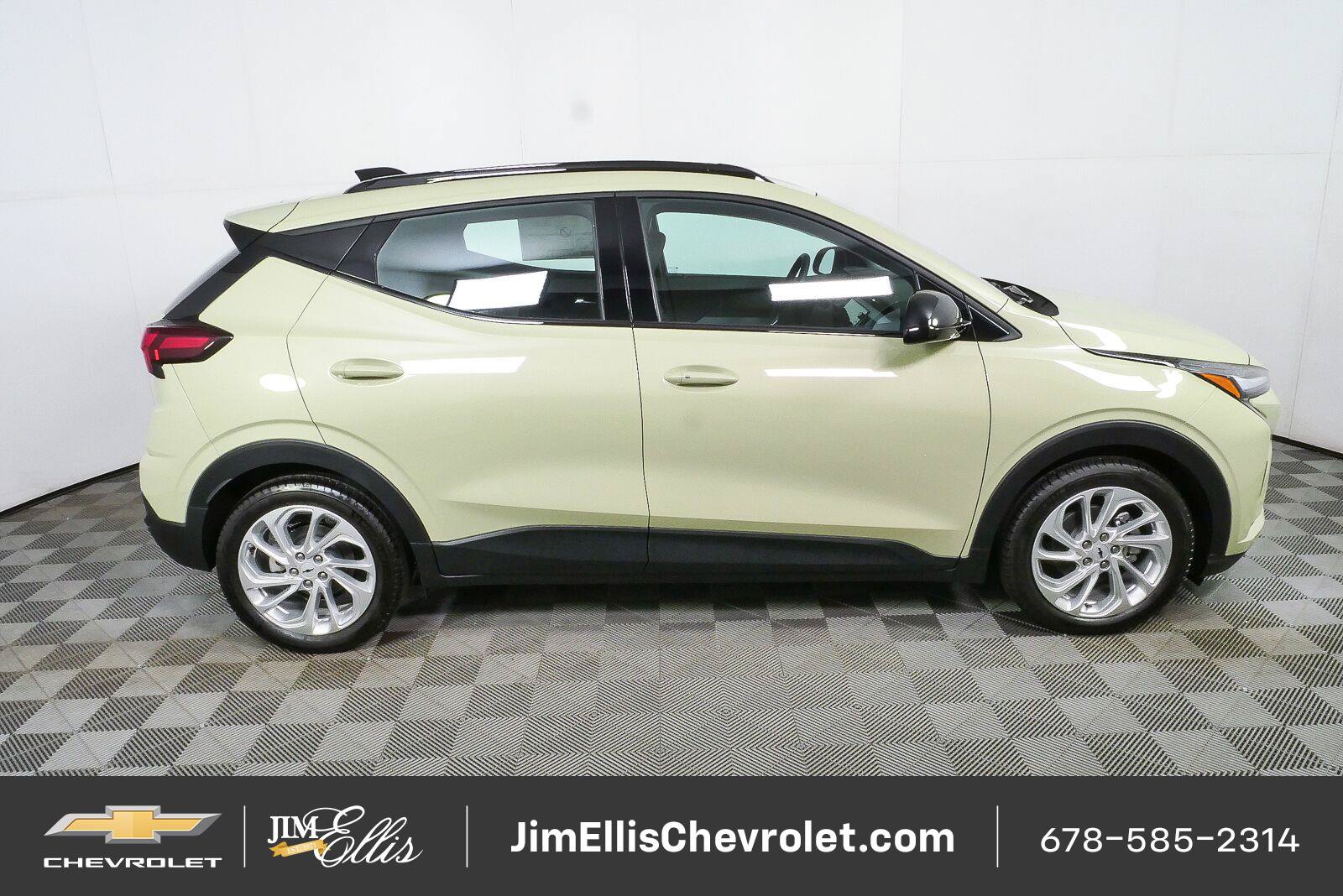 New 2027 Chevrolet Bolt LT w/ Dual Panel Sunroof Package FWD image 2