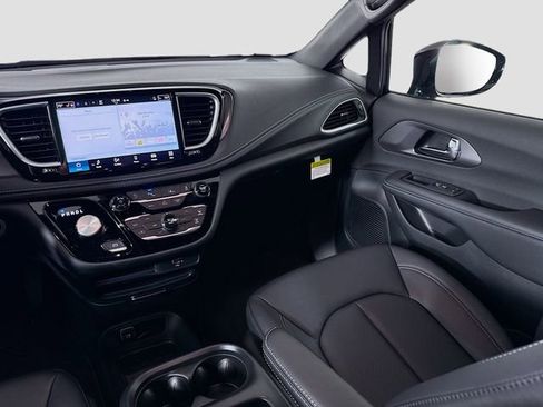 New 2026 Chrysler Pacifica Select w/ S Appearance Package image 22