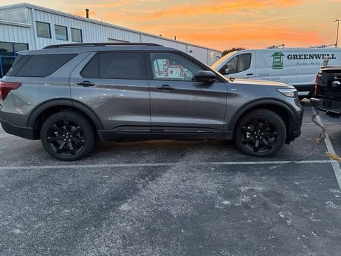 Used 2022 Ford Explorer ST-Line w/ Class IV Trailer Tow Package AWD/4WD image 2