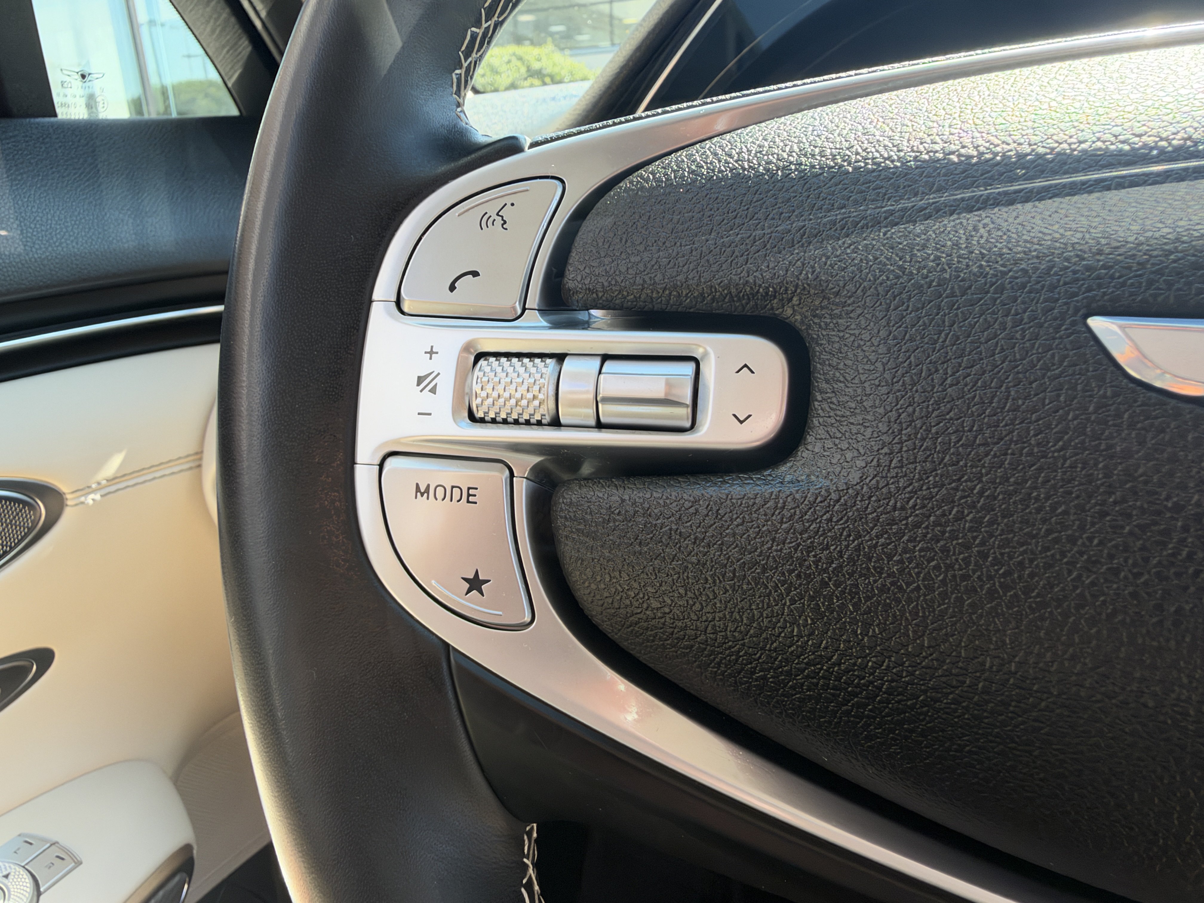 Used 2022 Genesis GV70 2.5T w/ Advanced Package AWD/4WD image 36