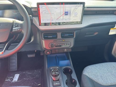 New 2025 Ford Maverick XLT image 27