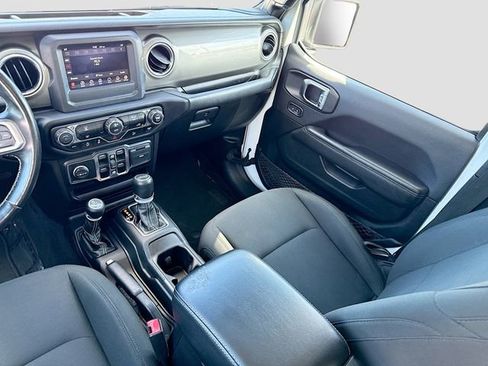 Used 2020 Jeep Wrangler Unlimited Sahara AWD/4WD image 21