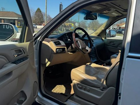 Used 2011 Cadillac Escalade ESV Luxury AWD/4WD image 11