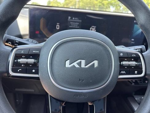 Used 2025 Kia Sorento LX FWD image 23