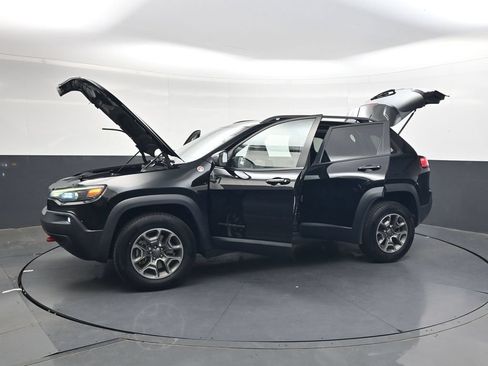 Used 2021 Jeep Cherokee Trailhawk AWD/4WD image 51