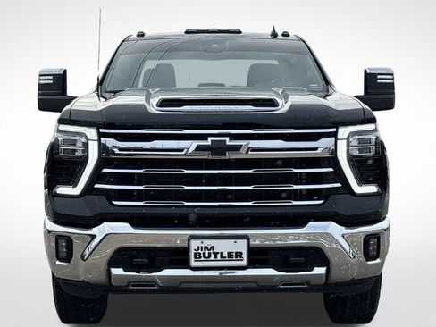 Used 2024 Chevrolet Silverado 3500 LTZ w/ LTZ Convenience Package image 11