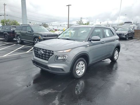 Used 2020 Hyundai Venue SEL FWD image 2