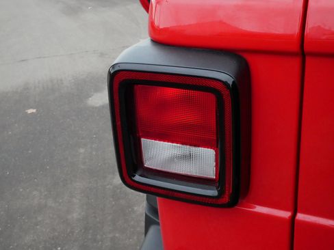 Used 2022 Jeep Wrangler Willys image 17