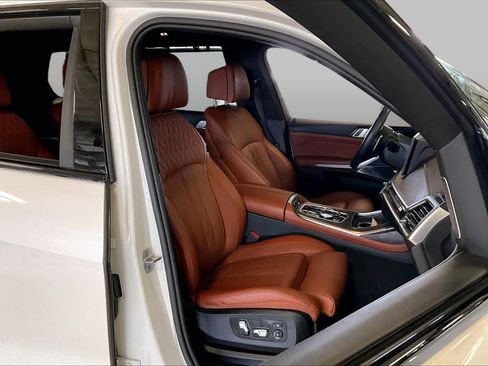 Used 2025 BMW X7 M60i AWD/4WD image 8