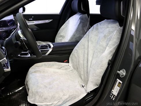 Used 2026 BMW 740i xDrive image 10