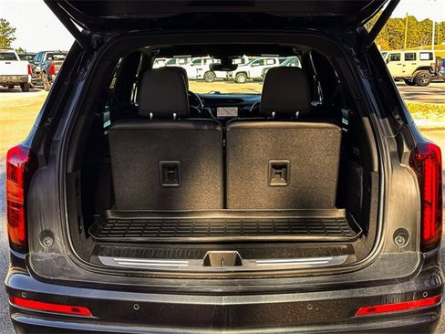 Used 2023 Cadillac XT6 Premium Luxury w/ Technology Package image 34