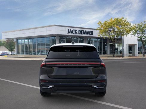 Used 2026 Lincoln Nautilus Premier AWD/4WD image 5