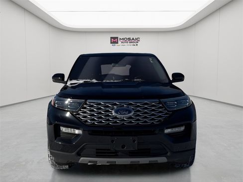 Used 2020 Ford Explorer Platinum w/ Premium Technology Package image 3