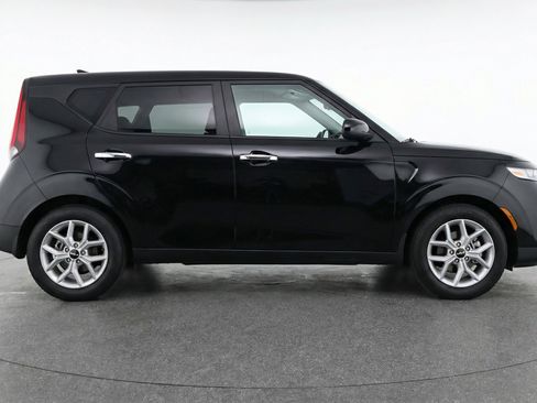 Used 2025 Kia Soul LX w/ LX Technology Package FWD image 11