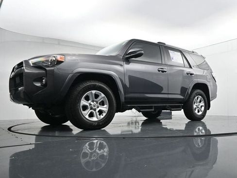 Used 2022 Toyota 4Runner SR5 Premium w/ Moonroof Package AWD/4WD image 31