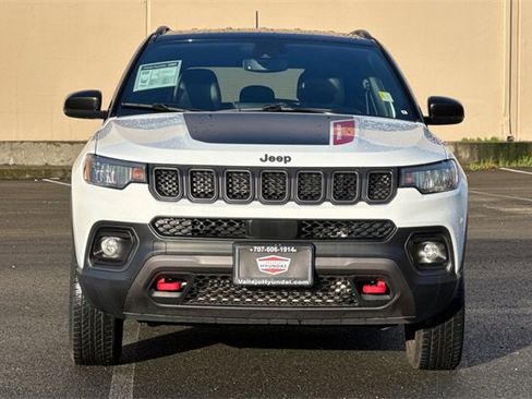 Used 2024 Jeep Compass Trailhawk image 12