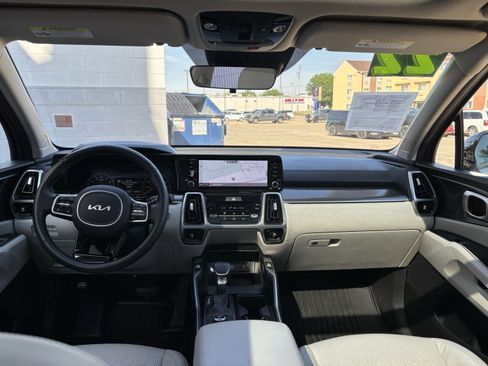 Used 2022 Kia Sorento S w/ Panoramic Sunroof Package FWD image 18