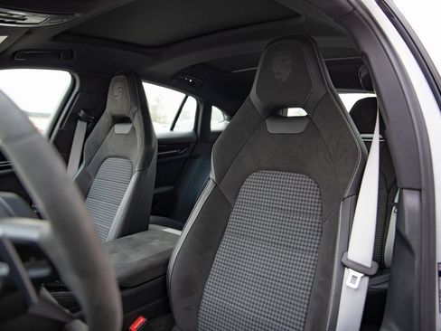 Certified 2024 Porsche Panamera 4 image 5