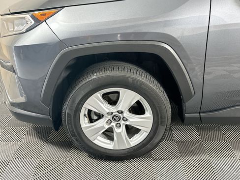 Used 2021 Toyota RAV4 XLE w/ Convenience Package FWD image 11