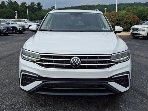 Certified 2024 Volkswagen Tiguan SE w/ Panoramic Sunroof Package AWD/4WD image 2